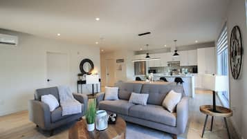 Le 301 | Living area | Smart TV