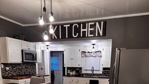 Coffee/tea maker, fridge, microwave, oven - Cute home with fenced backyard, firepit & swings. Near downtown. Pet-friendly! (Kannapolis)