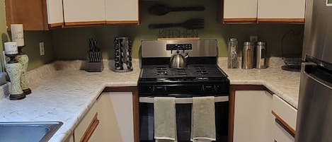 Fridge, microwave, oven, stovetop