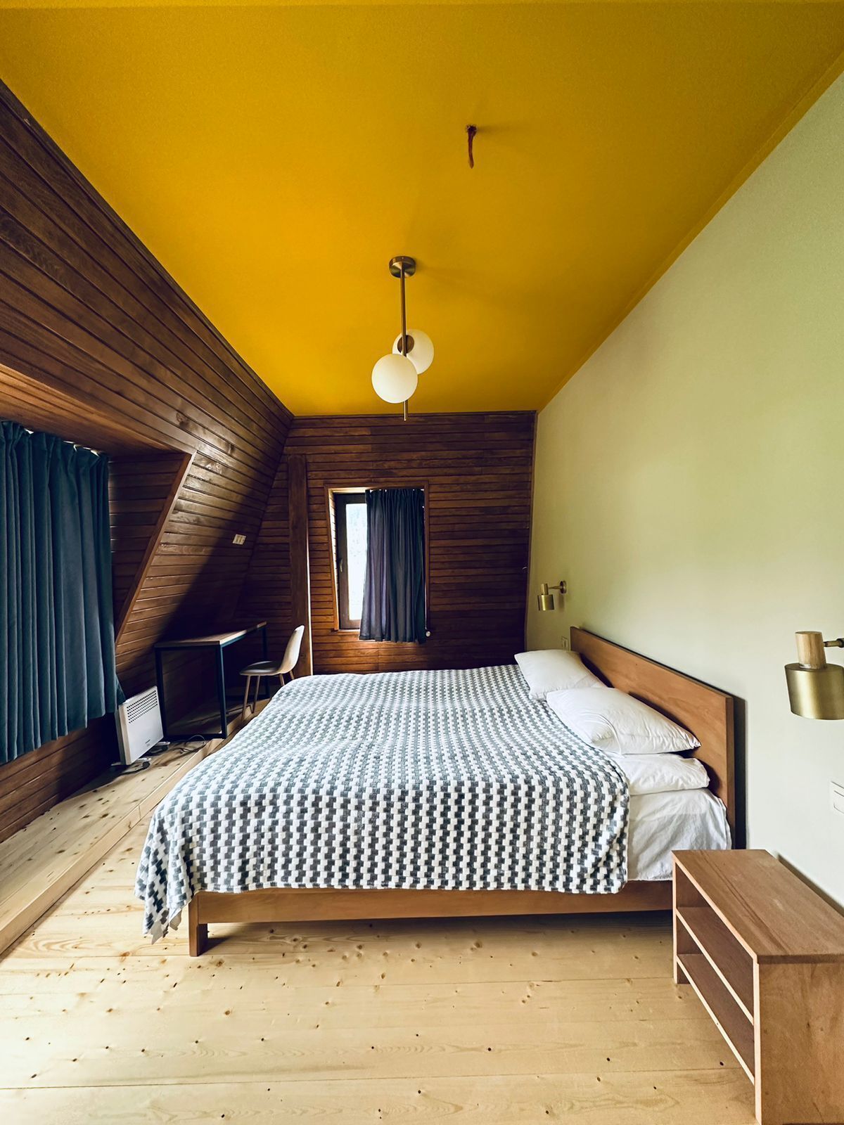 Ropa de cama de alta calidad, cubrecamas y escritorio 