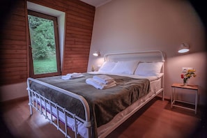 Comfort Double Room | Living area - latour Mestia (Mestia)