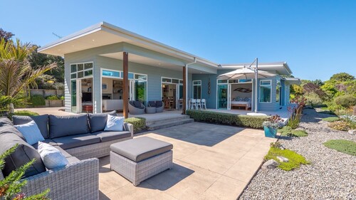 A stunning architecturally designed home in a quiet and sunny location