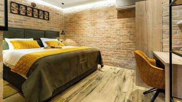 Deluxe Studio Suite | In-room safe, free WiFi