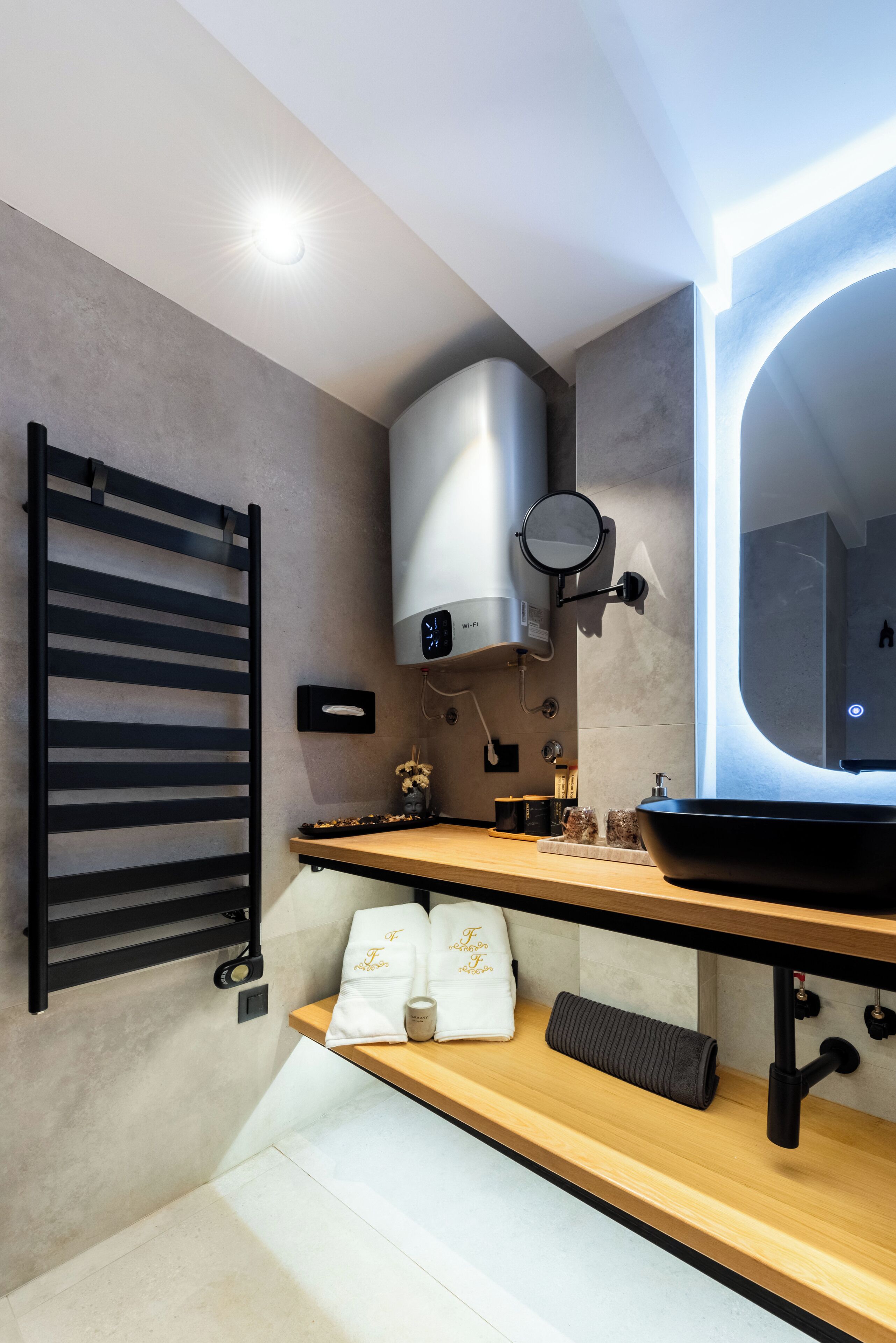 Deluxe Studio Suite | Bathroom