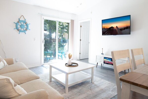 Smart TV, table tennis