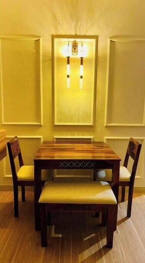 Dining - Saifuddin And Sons (Ujjain)