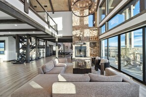 TV connectée, cheminée, jeux vidéo