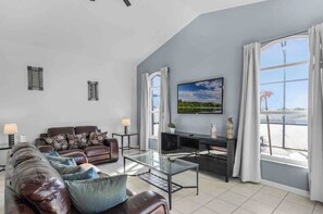 Smart TV - Orlando Paradise 5BR Pool/Spa, 2 Masters Near Disney, Universal, Champions Gate (Davenport)