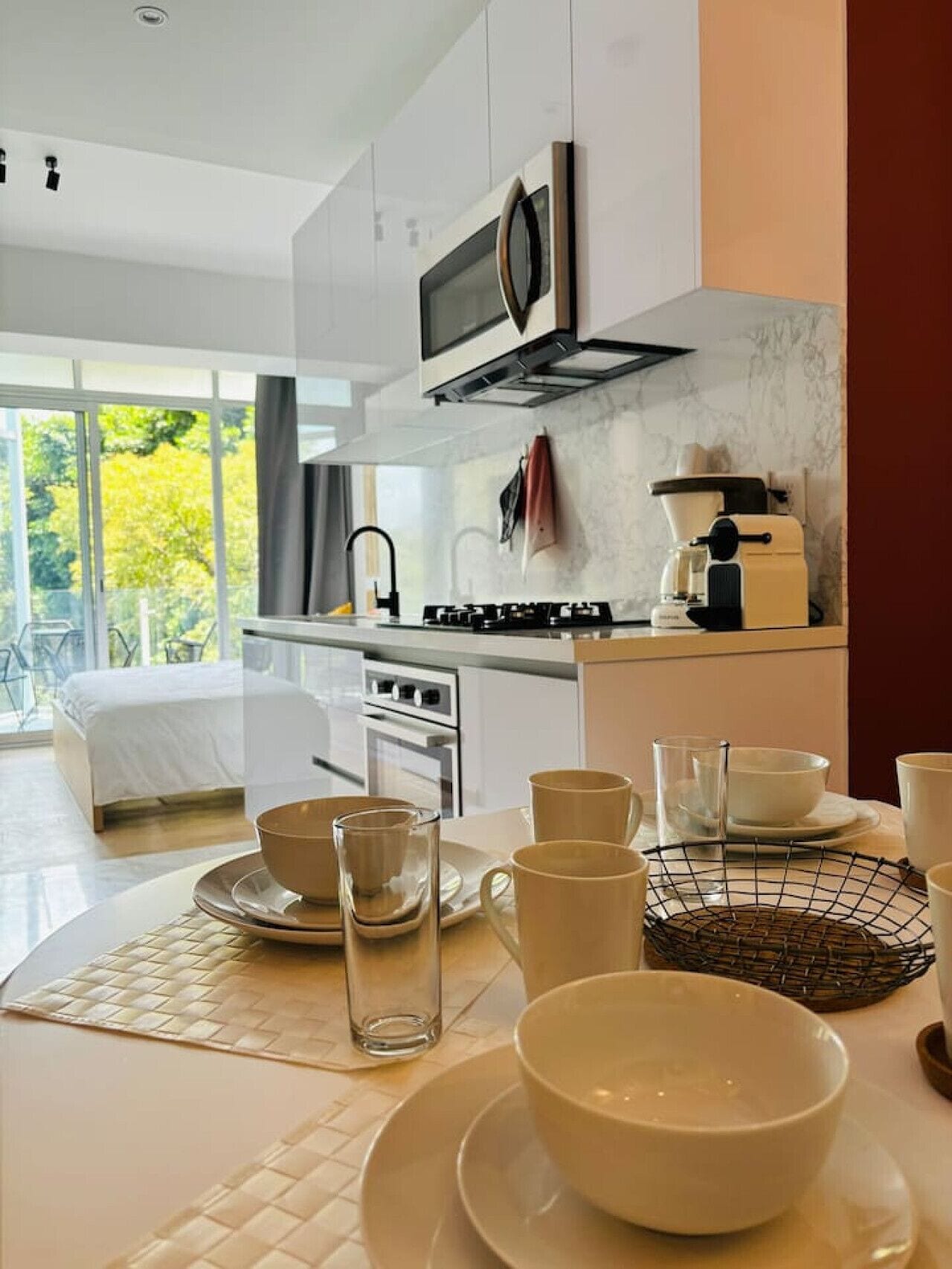 Kühlschrank, Mikrowelle, Ofen, Herdplatte