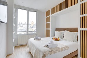 3 bedrooms, desk, iron/ironing board, Internet