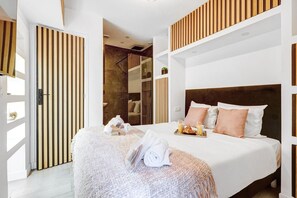 3 bedrooms, desk, iron/ironing board, Internet