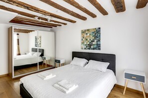 2 bedrooms, internet, bed sheets