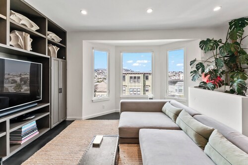 Stylish Walkable House with a View