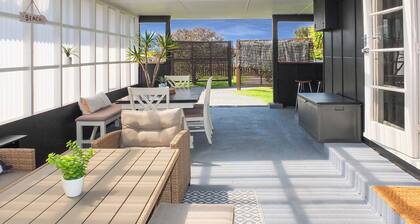 Snapper Bach - Foxton Beach Holiday Home