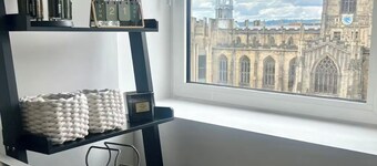 Welcome Home - Your cosy city view apartment!