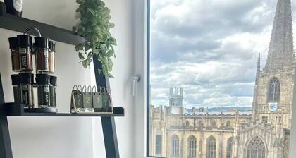 Welcome Home - Your cosy city view apartment!