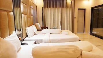 Family Club room with Balcony | Premium bedding, minibar, individually decorated, individually furnished