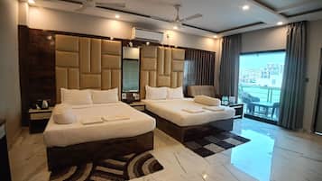 Executive Triple Room with Bathtub | Bed sheets