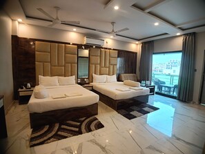 Suite Studio Familiale, vue piscine
