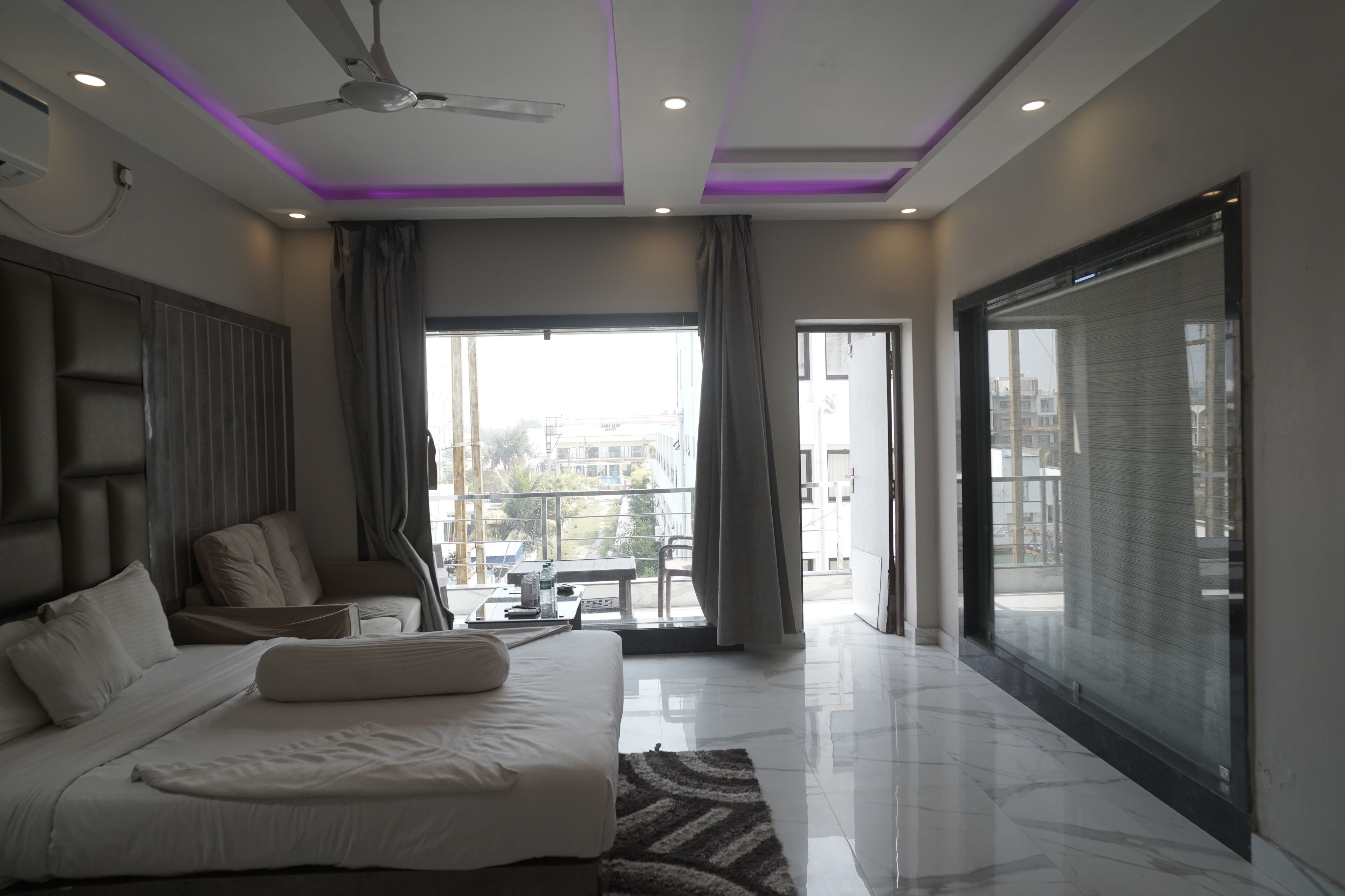Deluxe Room with Balcony | 高級寢具、迷你吧、獨特裝潢、布置獨特