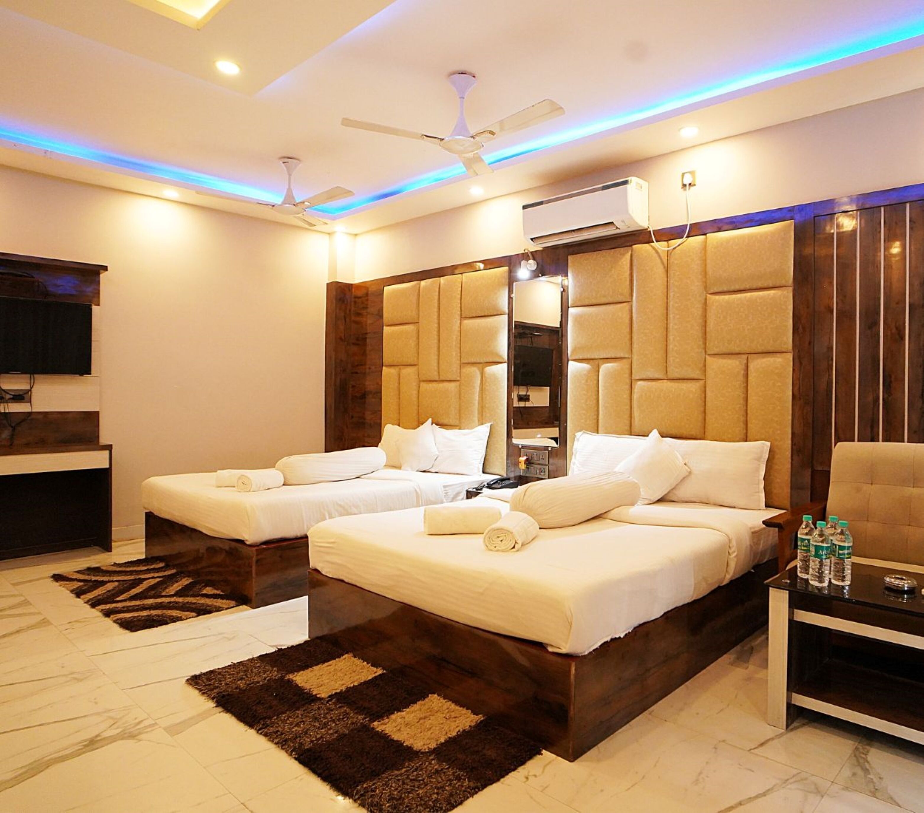 Family Club room with Balcony | Ropa de cama de alta calidad, minibar y decoración personalizada 