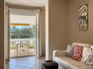 Apartment | Living area - Apartment in Porec Near Spadici Beach (Porec)