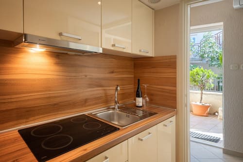 Apartment | Private kitchen | Electric kettle, cookware/dishes/utensils