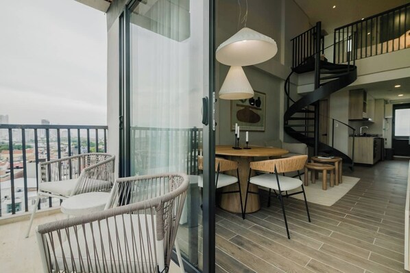 Outdoor dining - Loft Premium en el Centro Histórico - Piscina (Cartagena de Indias)