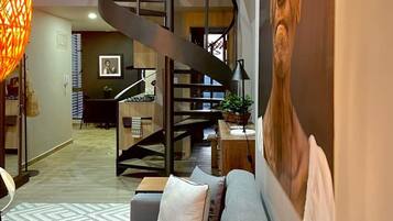 Télévision, livres, espaces bureaux