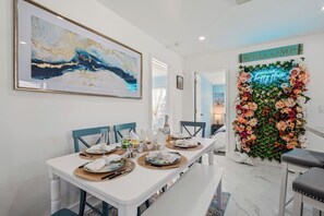 Dining - Heated Pool, Tiki Hut, Huge Yard, Bar, Walk 2 Ave (Delray Beach)