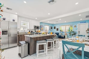 Fridge, microwave, stovetop, dishwasher - Heated Pool, Tiki Hut, Huge Yard, Bar, Walk 2 Ave (Delray Beach)