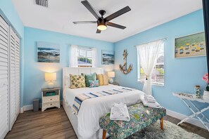 Iron/ironing board, travel crib, WiFi, bed sheets - Heated Pool, Tiki Hut, Huge Yard, Bar, Walk 2 Ave (Delray Beach)