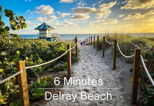 Heated Pool, Tiki Hut, Huge Yard, Bar, Walk 2 Ave
