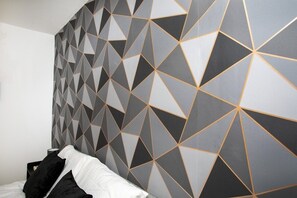 5 quartos, acesso à internet, roupa de cama