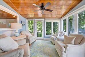 Interior - Hook & Paddle - Luxury home on SML with kayaks and private dock. (Huddleston)