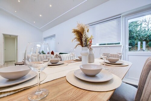 Sleek & Exquisite 3 Bedroom Home