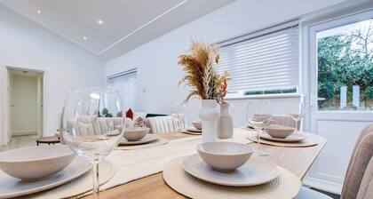 Sleek & Exquisite 3 Bedroom Home