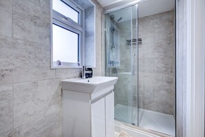 Bathroom - Sleek & Exquisite 3 Bedroom Home (Colchester)