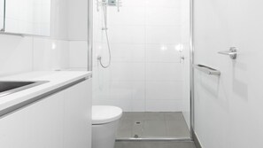 Dusche, Haartrockner, Handtücher