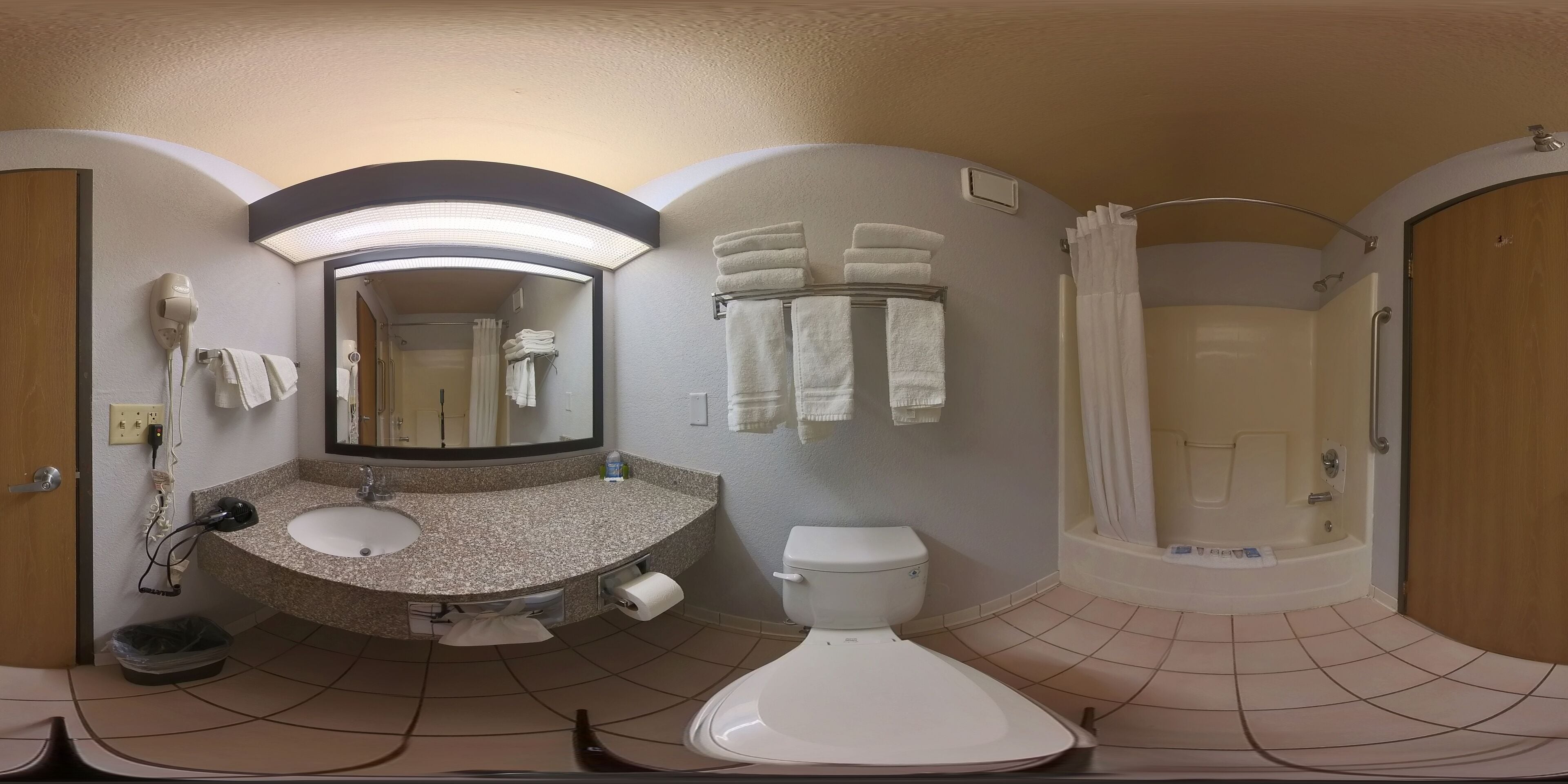 2 Queen Bed Executive Suite Non-Smoking | Bathroom