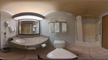 2 Queen Bed Executive Suite Non-Smoking | Baño