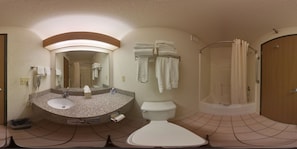 1 King Bed Studio Suite Oversized Non- Smoking | Baño