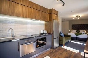Fridge, microwave, oven, stovetop - The Residence Fitzroy - One bedroom Apartment - Sky Tv  (Apt 1) (New Plymouth)