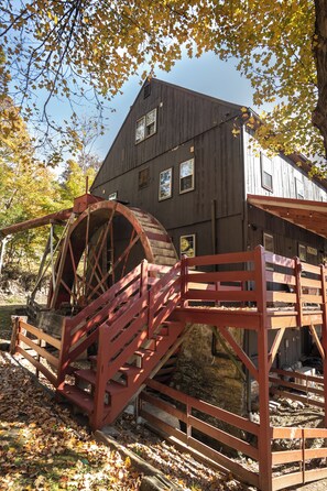 Exterior - Osceola Mill is a boutique inn located in the Shenandoah Valley 20 minutes from Lexington and Staunton. (Vesuvius)
