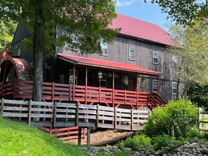 Exterior - Osceola Mill is a boutique inn located in the Shenandoah Valley 20 minutes from Lexington and Staunton. (Vesuvius)