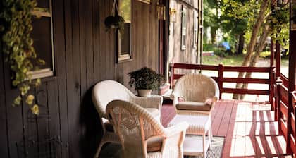 Osceola Mill is a B&B inn located in the Shenandoah Valley 20 minutes from Lexington and Staunton.