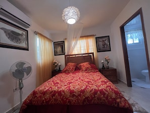 3 dormitoris, planxa i posts de planxar, wifi i roba de llit