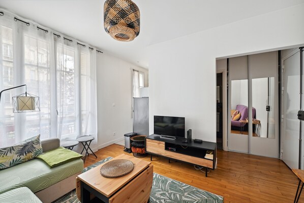 TV - Le Studaunien - Studio à 7min de Paris (Saint Ouen)