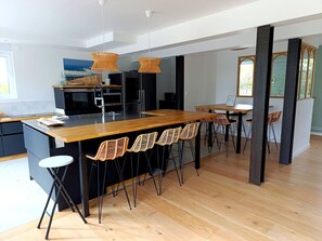 Kühlschrank, Mikrowelle, Ofen, Geschirrspüler
