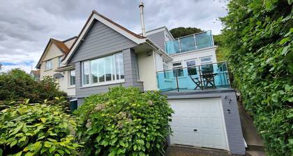 Cosy cottage near Goodrington beach front. Stunning balcony views